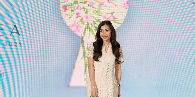 7 Potret Ulang Tahun Nisya Ahmad, Pilih Dirayakan dengan Intimate Dinner - Dekorasi Serba Pink