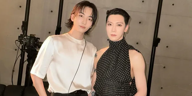 8 Foto Ganteng Jeonghan SEVENTEEN di Event YSL Paris Fashion Week, Pakai Heels - Pamer Nail Art