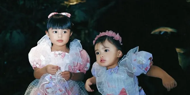 8 Potret Ameena dan Azura Nyanyikan Lagu yang Dipakai Atta Lamar Aurel Hermansyah