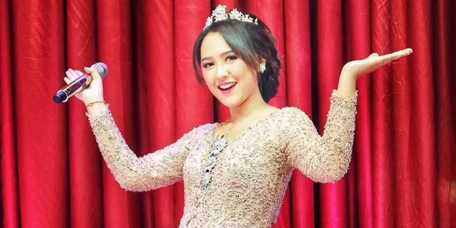 8 Potret Cantik Happy Asmara Saat Pakai Kebaya, Dipuji Netizen Makin Anggun dan Menawan
