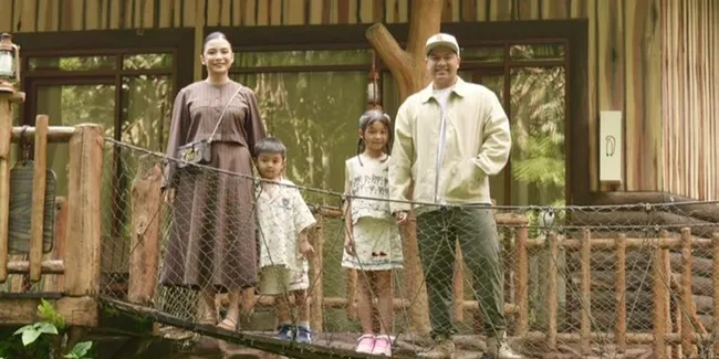 9 Potret Glenn Alinskie Ajak Keluarga ke Taman Safari, Jadi Short Getaway Penuh Memori