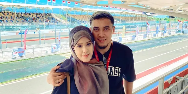 8 Potret Gunawan Dwi Cahyo Mantan Suami Okie Agustina Bareng Istri Baru