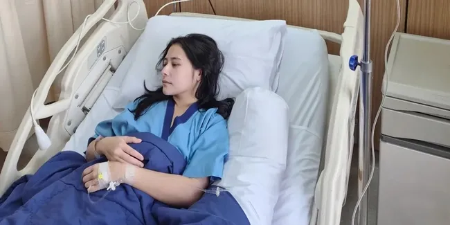 8 Potret Kondisi Terbaru Prilly Latuconsina, Harus Bedrest hingga Off Main HP