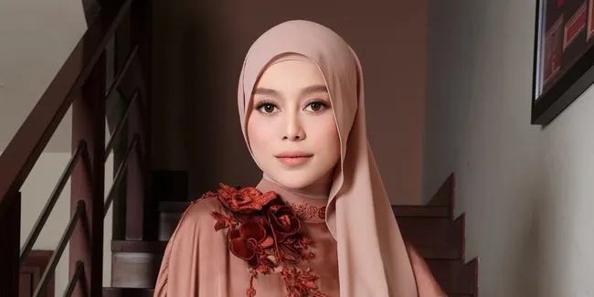 8 Potret Lesti Kejora Rayakan Idul Adha, Pose Gemas Bareng Anak-Anak