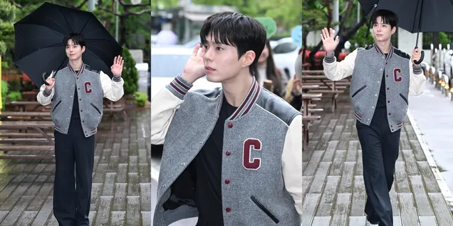 8 Potret Park Bo Gum Datang ke Lokasi Syuting 'The Seasons', Tetap Full Senyum Meski Diguyur Hujan