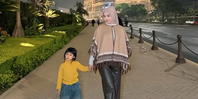 8 Potret Ria Ricis Bareng Moana di Macau, Sang Putri Bergaya Stylish