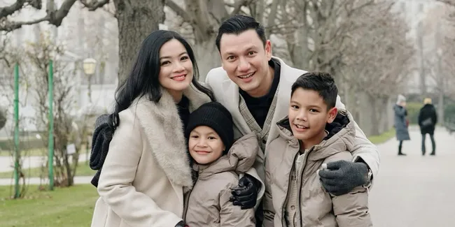 8 Selebriti Ini Pacaran Sejak Remaja dan Kini Rumah Tangganya Langgeng Bertahun-Tahun