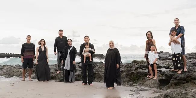 9 Potret Andien Akhirnya Bisa Foto Keluarga, Momen yang Ditunggu 9 Tahun Lamanya