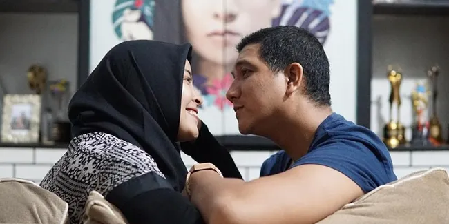 9 Potret Tantri Kotak dan Arda Naff yang Makin Romantis Pasca Berhijrah, Bikin Netizen Baper