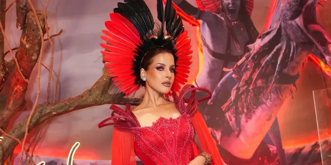 9 Potret Tasya Farasya Cosplay Jadi Varang di Premier AVATAR, Menyala dengan Gaun Merah