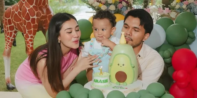 Potret Ultah Pertama Baby Arash, Aaliyah Massaid dan Thariq Halilintar Bahagia