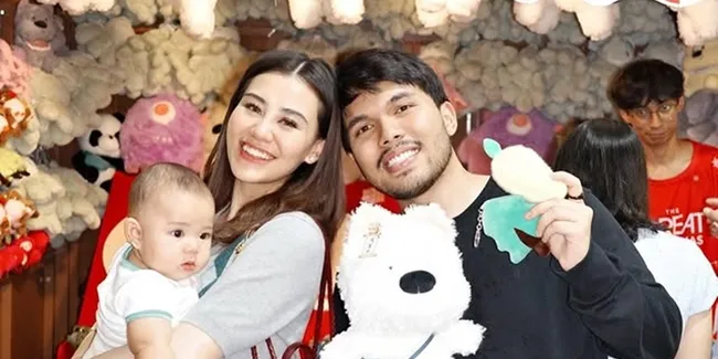 Aaliyah Massaid dan Thariq ke Pasar Malam Istimewa, Baby Arash Nggemesin