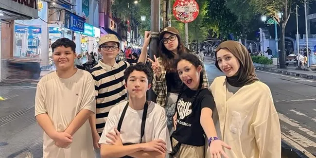 Adelia Ajak Anak Liburan ke Yogyakarta Tanpa Pasha Ungu