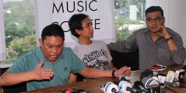 Adiguna Sutowo - Mertua Dian Sastro Akui Tabrak Rumah Sendiri