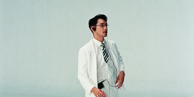 Afgan Bagikan Momen di Balik Layar MV Kacamata, Bawa Nuansa Estetik Era 90-an