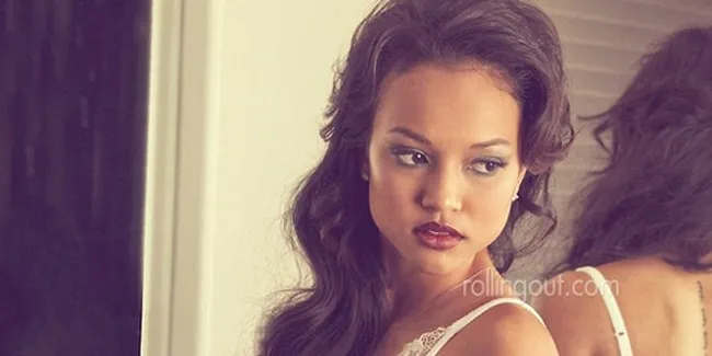 Aksi Seksi Kekasih Chris Brown di Majalah Rolling Out