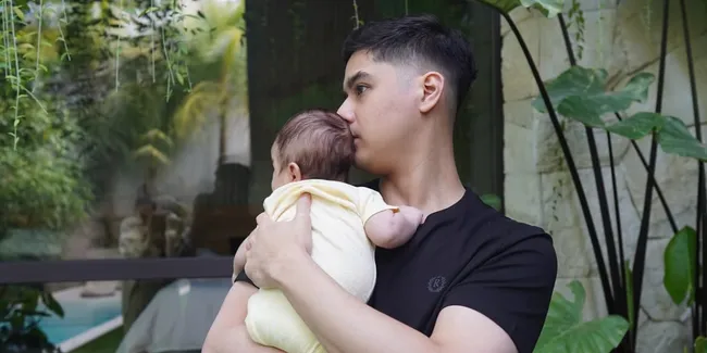 Al Ghazali Bagikan Potret Baby Soso di Hari Anak Nasional