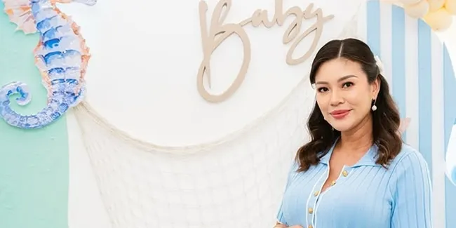 Aline Adita Melahirkan Anak Pertama di Malaysia, Congrats!