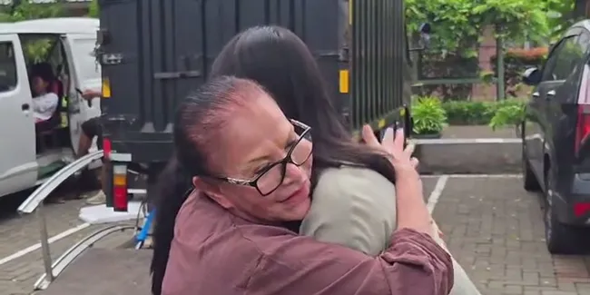 Amanda Manopo Pertemuan Hangat dengan Mpok Atiek Setelah Terakhir Ketemu di Tahun 2013