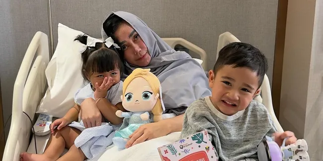 Amy Qanita Sakit Penggumpalan Darah di Kepala, Rayyanza dan Lily Ikut Temani di RS