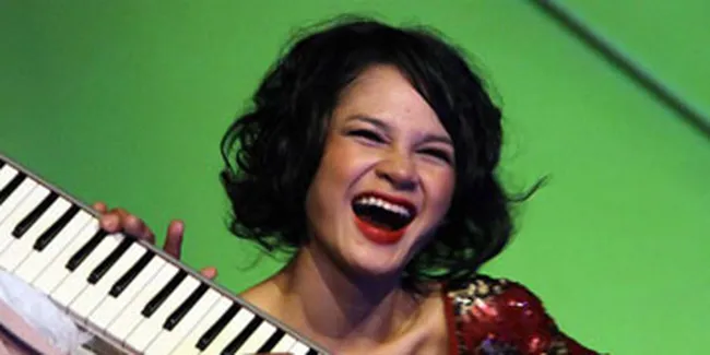 Andien Tampil Percaya Diri Dengan Rambut Pendek