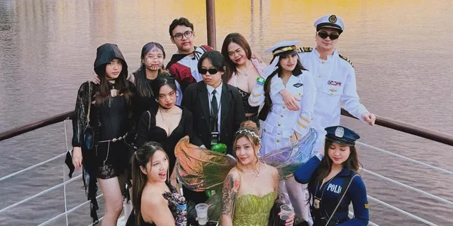 Awkarin Rayakan Halloween dengan Pesta Kostum di Melbourne, Seru