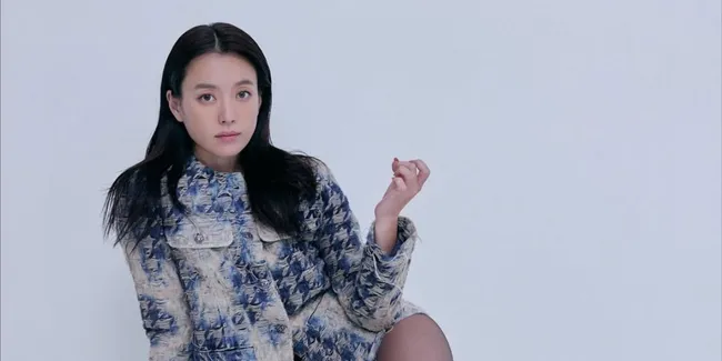 Awkward di 'ROMANTICS ANONYMOUS', Han Hyo Joo Auranya Awur-awuran dalam Pemotretan Terbaru