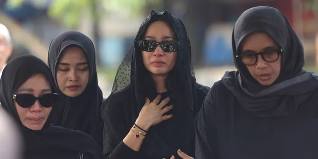 Ayah Bunga Zainal Mengembuskan Napas Terakhir Setelah Semua Anaknya Berkumpul