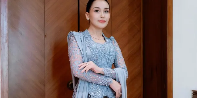 Potret Cantik Ayu Ting Ting di Pernikahan Andre Taulany dan Amanda Rigby, Siap Nyusul?