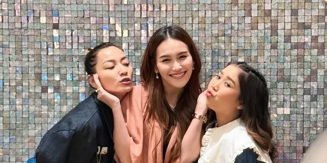 Ayu Ting Ting, Hesti Puwadinata dan Kiky Saputri Plesetin Lagu Aku Suka Nonton Sound Horeg, Ada Aja Grebakannya