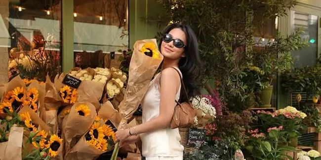 Azizah Salsha Santai Liburan di Paris Usai Resmi Cabut Laporan ke Bigmo