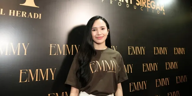 Beby Tsabina dan Samo Rafael Ceritakan Kisah Cinta Tak Terucap di Film 'EMMY'