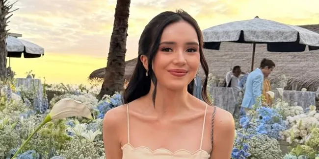 Beby Tsabina di Resepsi El Rumi - Syifa Hadju, Kompak Bareng Suami dan Sahabat