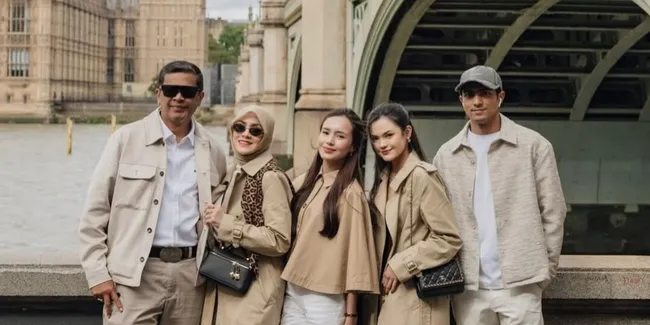 Beby Tsabina Liburan ke London Bersama Keluarga, Rayakan Ultah Sang Ayah