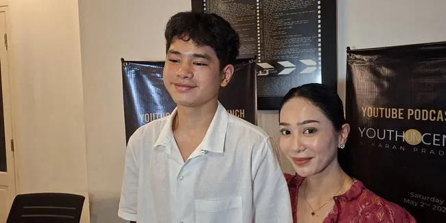 Beda Dari Remaja Lain, Karan Singh Anak Bunga Zainal Rilis Podcast Tentang Politik