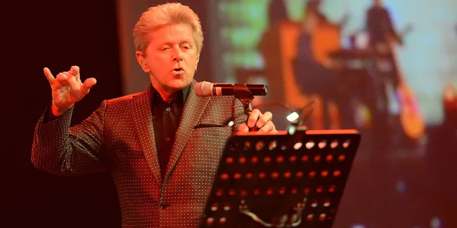 Bukti Cinta Peter Cetera Untuk Indonesia