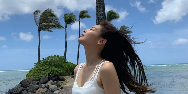 Cantik Dengan Gaya Busana Apapun, Berikut Deretan Foto Jennie BLACKPINK Kenakan Crop Top