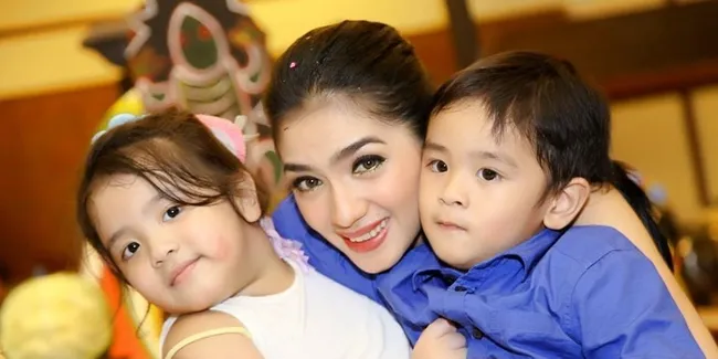 Cara Angel Karamoy Luangkan Waktu Bersama Anak-anak di Tengah Padatnya Kesibukan