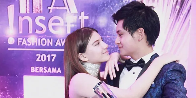 Cassandra Lee, Tampil Cantik dan Mesra Digandeng Randy Martin