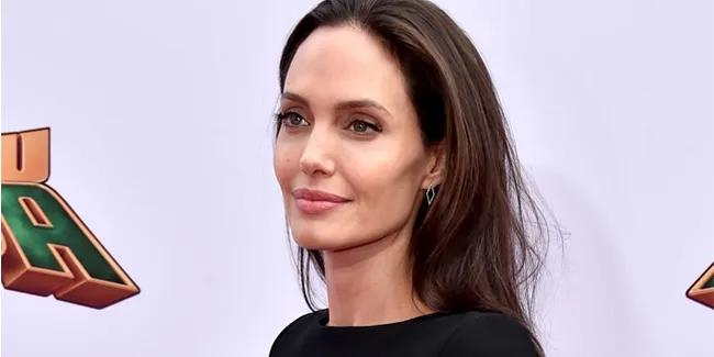 Ceritakan Perceraian, Angelina Jolie Tak Kuasa Bendung Air Mata