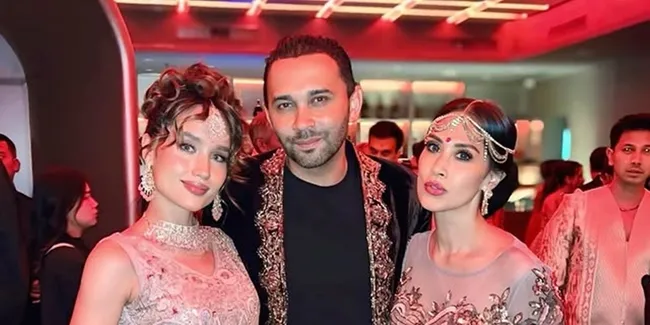 Cinta Laura Hingga Luna Maya Hadiri Pesta Diwali, Stunning Pakai Baju India