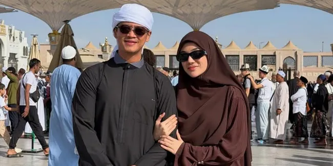 Clara Shinta Umrah Bareng Suami, Dulu Curhat Rumah Tangganya di Ujung Tanduk