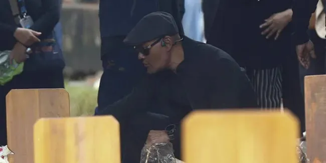 Deddy Corbuzier Berduka di Pemakaman Vidi Aldiano: Semua Bersaksi Dia Orang Baik