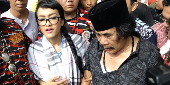 Deretan Artis Yang Ikut Mengantar Kepergian Mpok Nori