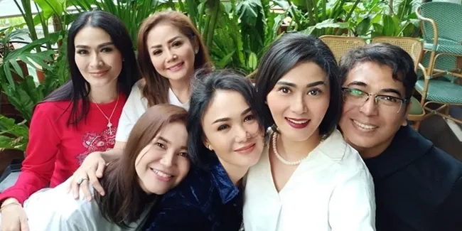 Deretan Foto Para Selebriti Sosialita Lagi Arisan, Ada Rossa - Yuni Shara
