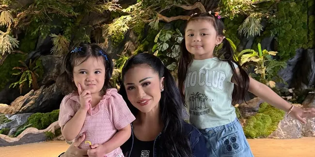 Deretan Panggilan Kakek Nenek ala Selebriti yang Anti Mainstream, Unik Banget