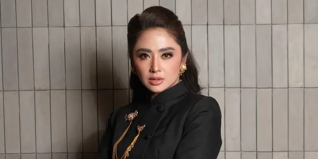 Dewi Perssik Diam-Diam Kembali Kuliah Psikologi, Terungkap Alasannya