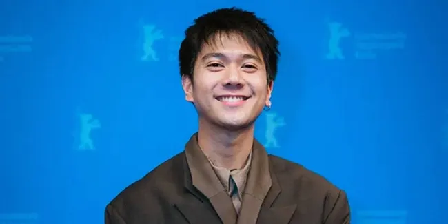 Diduga Pacaran dengan Bernadya, Iqbaal Ramadhan Santai Hadiri Kondangan