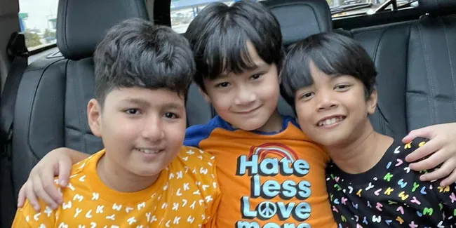 Dikenal Cool Abis, 8 Potret Rafathar Saat Main dengan Anak Berkebutuhan Khusus Ini Banjir Pujian