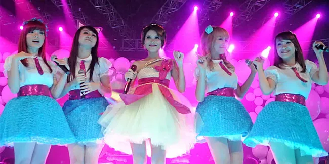 Duet Heboh Cherry Belle dan Ayu Ting Ting